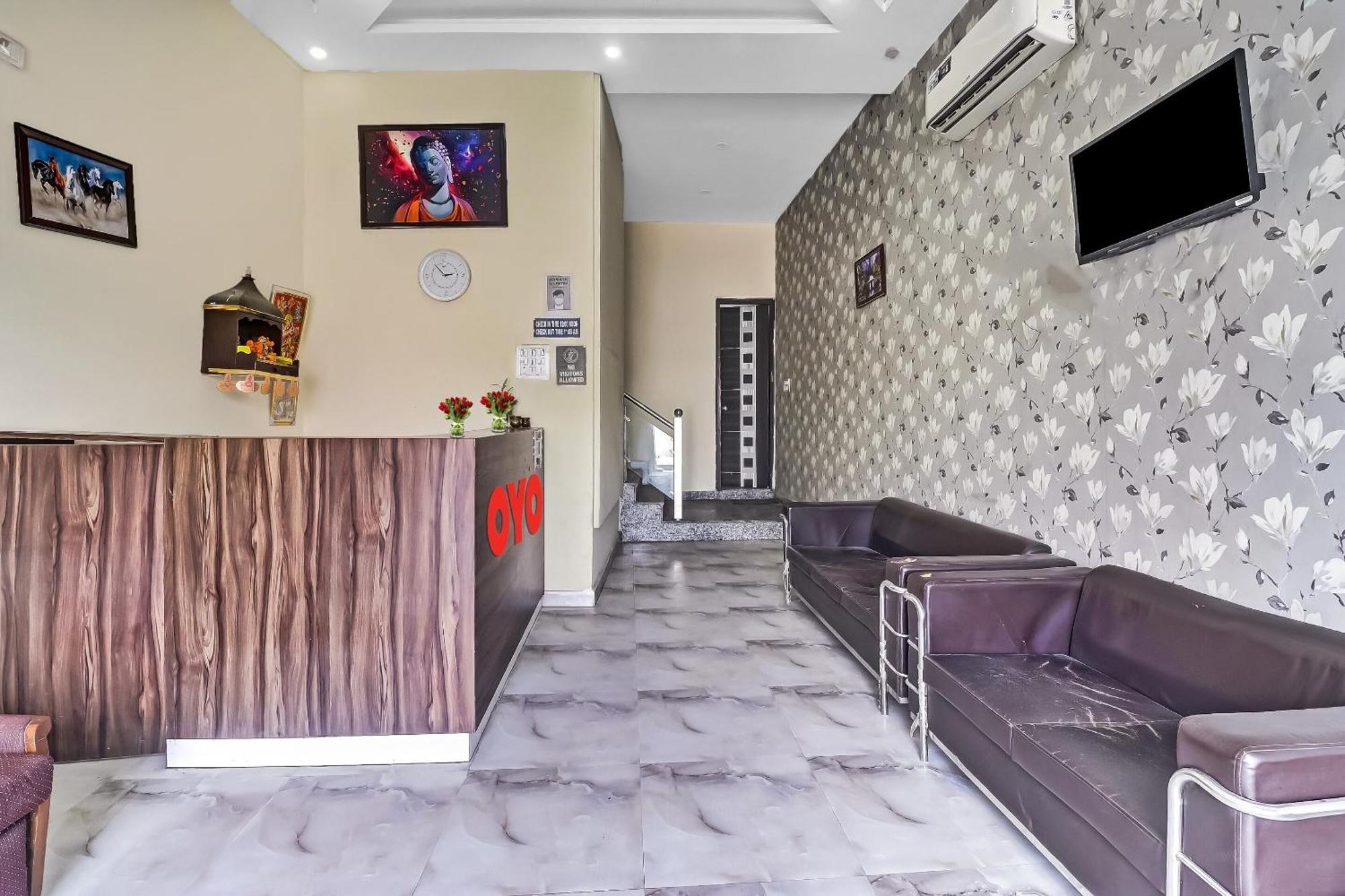 Hotel O Prince Home Stay Near Ambience Mall 뉴델리 외부 사진