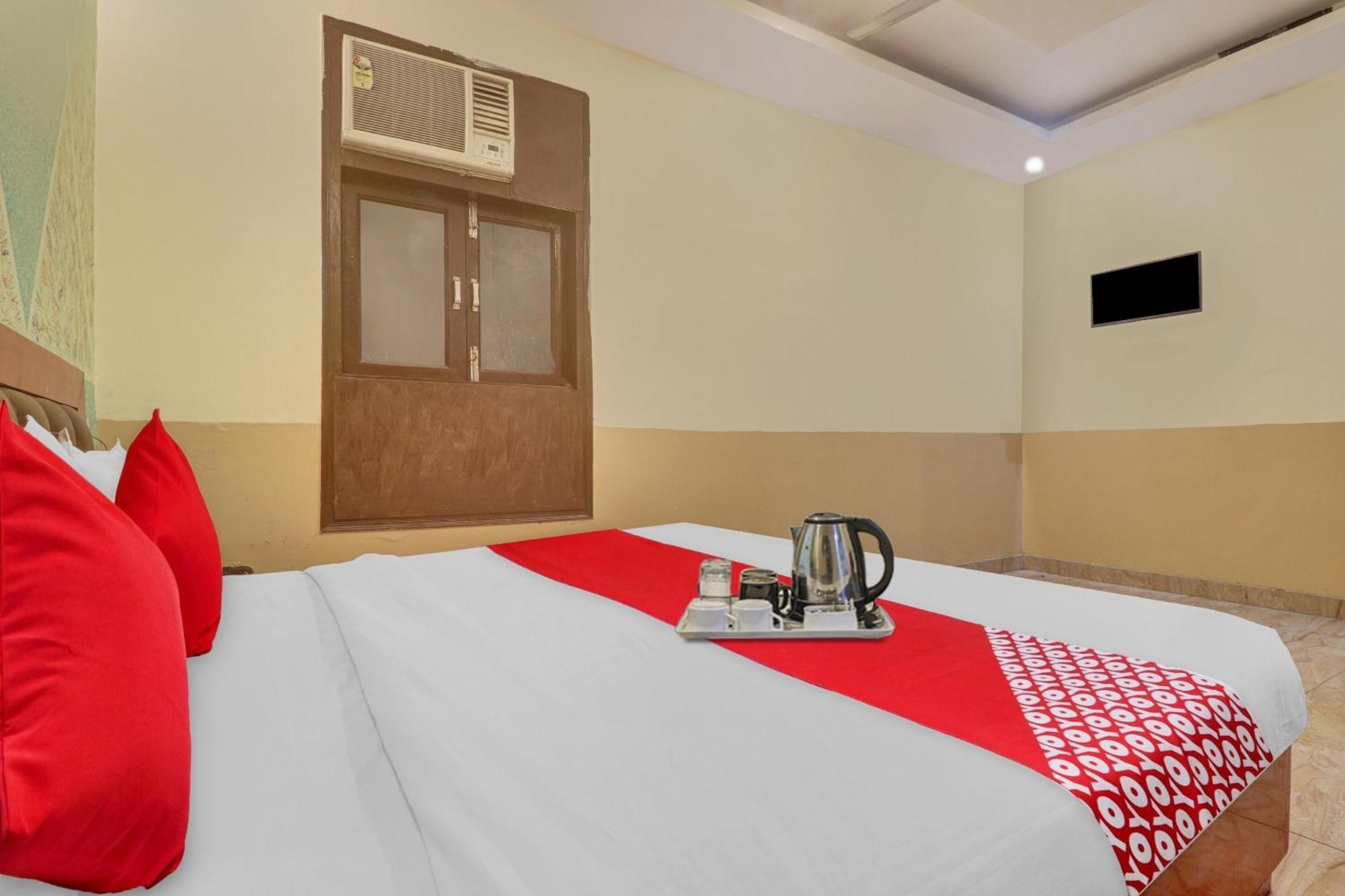 Hotel O Prince Home Stay Near Ambience Mall 뉴델리 외부 사진
