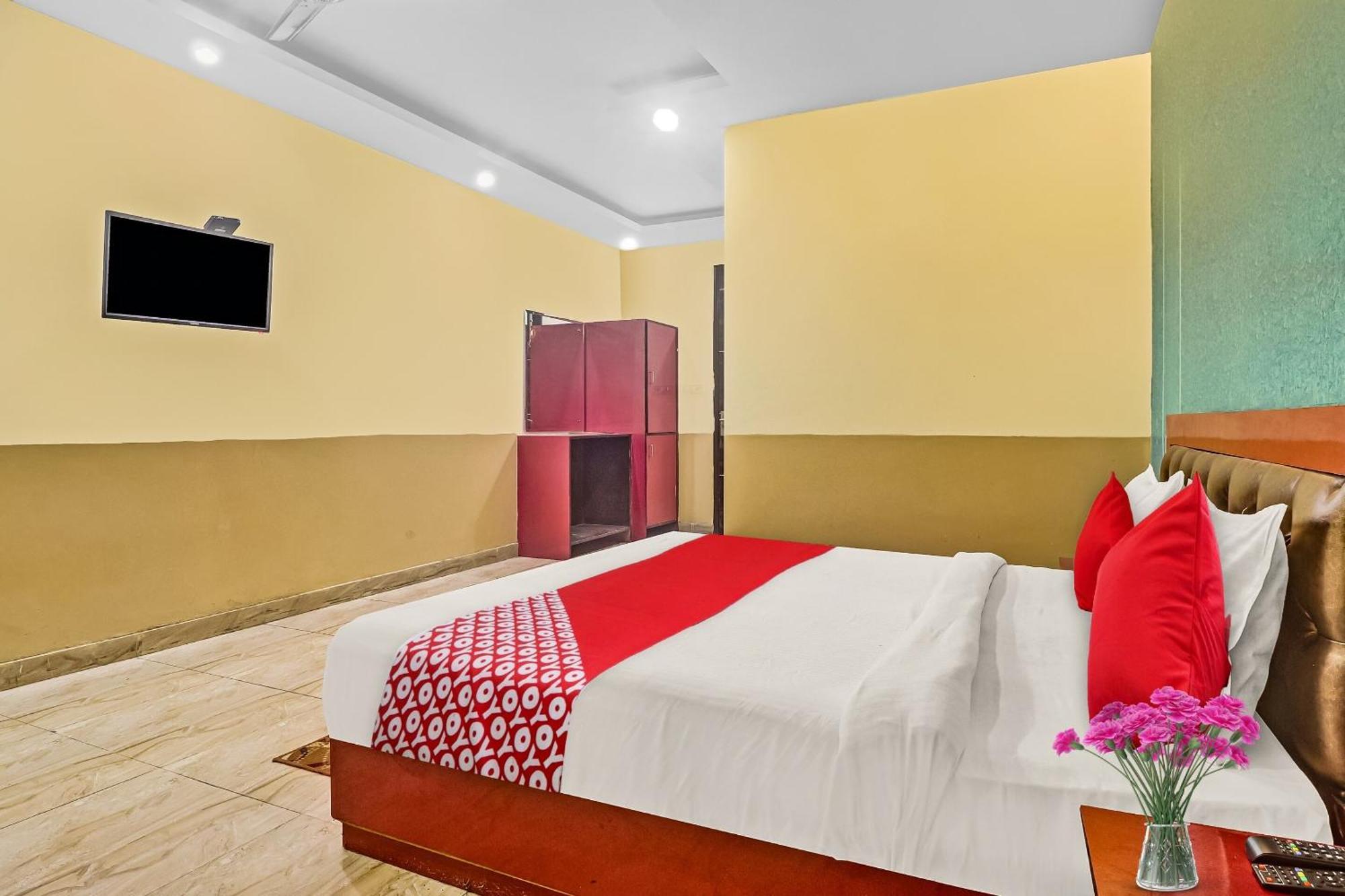 Hotel O Prince Home Stay Near Ambience Mall 뉴델리 외부 사진