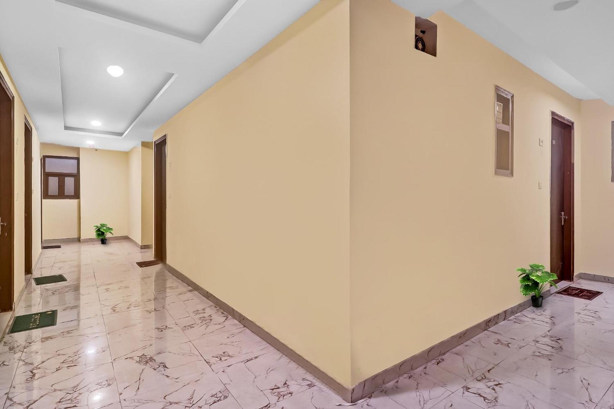 Hotel O Prince Home Stay Near Ambience Mall 뉴델리 외부 사진