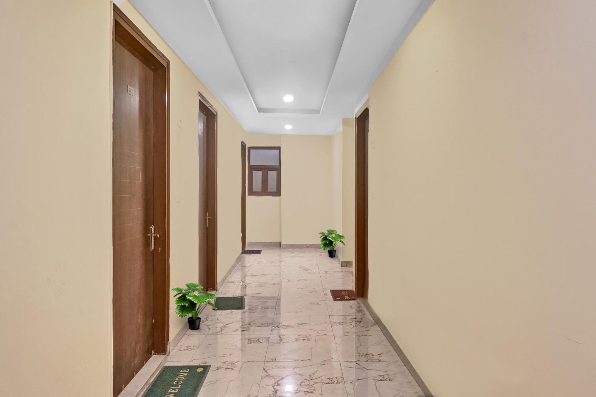 Hotel O Prince Home Stay Near Ambience Mall 뉴델리 외부 사진