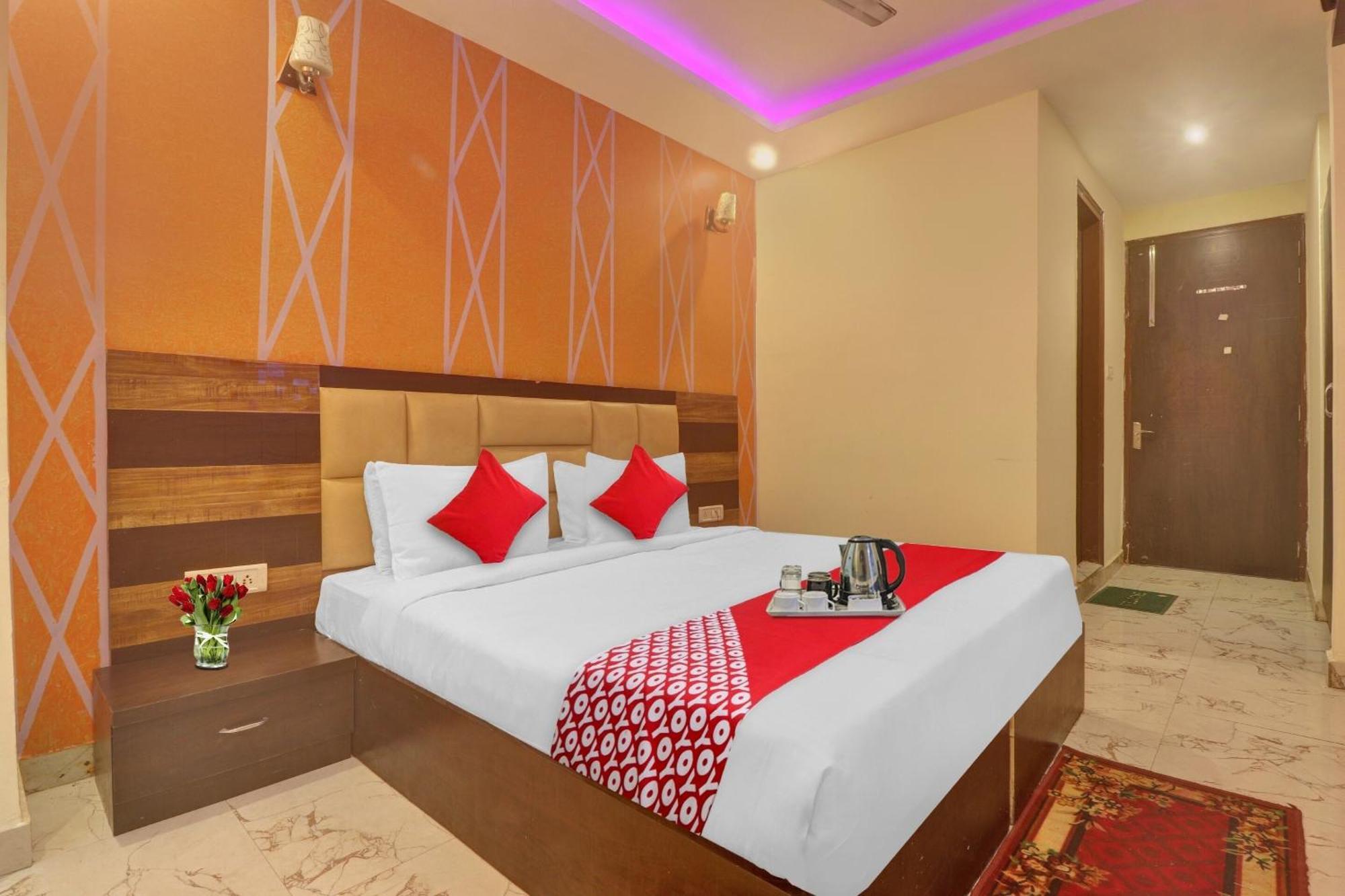 Hotel O Prince Home Stay Near Ambience Mall 뉴델리 외부 사진